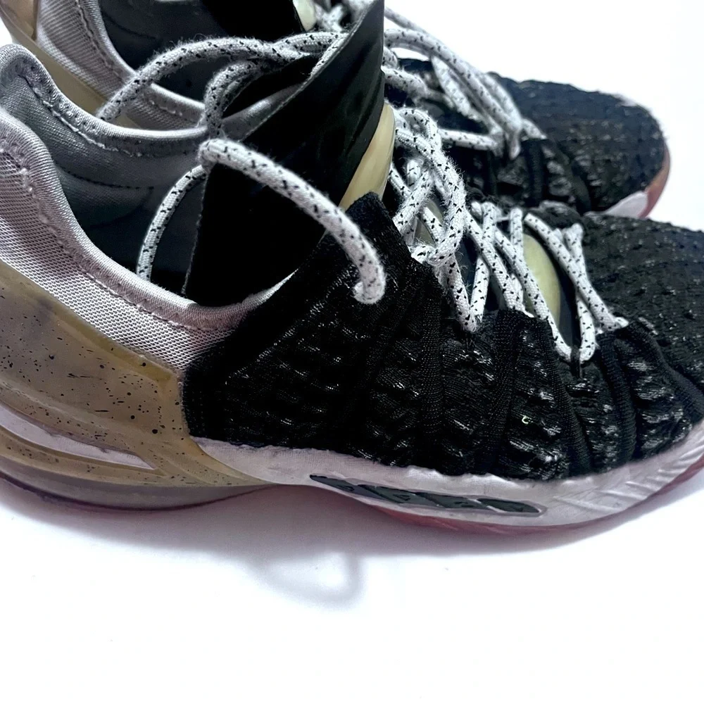 Nike LeBron XVIII Black/ White Shoes Sz 5.5y